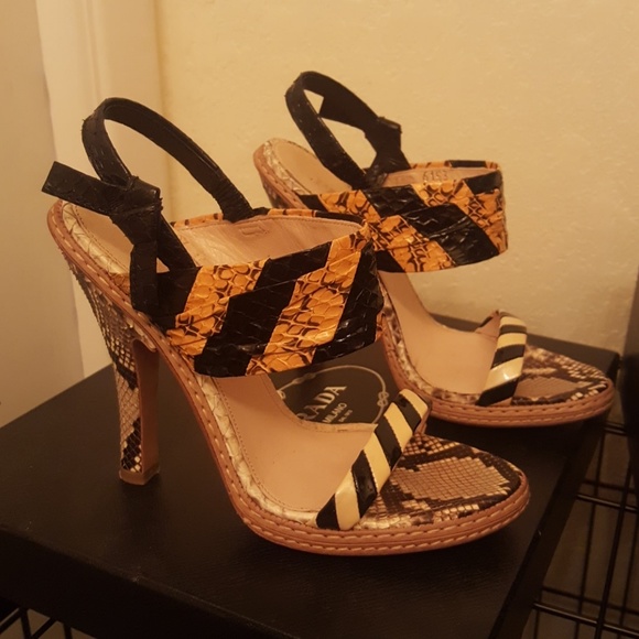 Prada - Picture 2 of 2